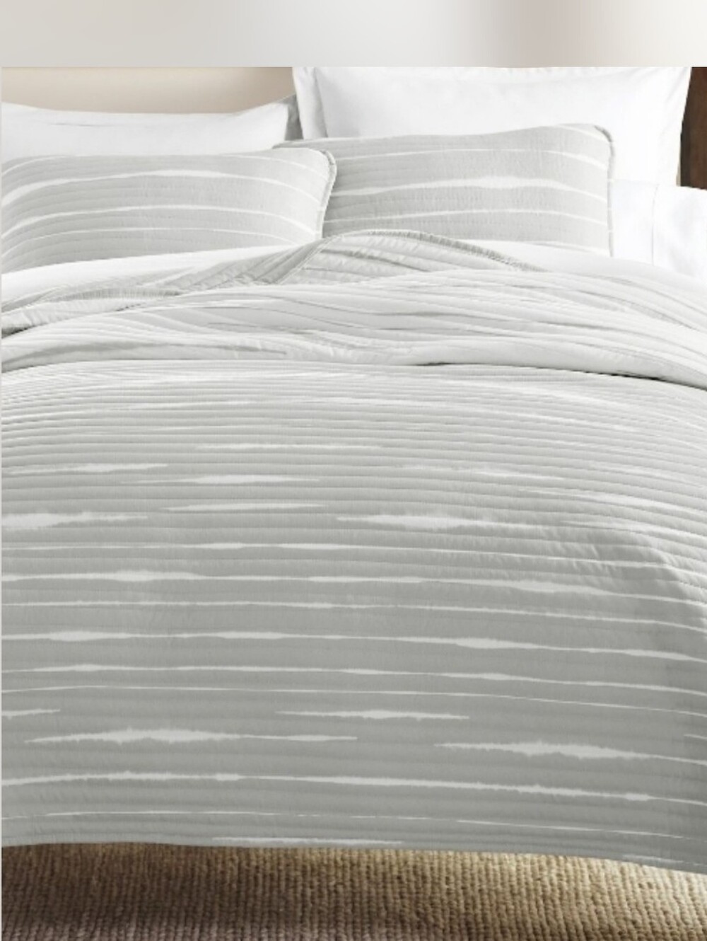 New with tag! Home Collection Reversible Gray White Quilt Set & Shams Full Queen
